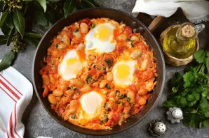 Serve huevos Rancheros Mexican breakfast hot in the same pan in which it was cooked. Delicious!