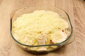 Repeat the layers again  meat, onions, potatoes, sauce, cheese. Cover the pan with foil and fry for 60 minutes.