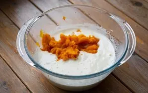 Add pumpkin puree to this mixture. Mix with a whisk.