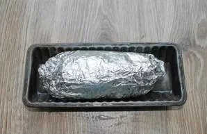 Wrap the chicken sausage in foil and place it in the form. Add some water to the bottom.