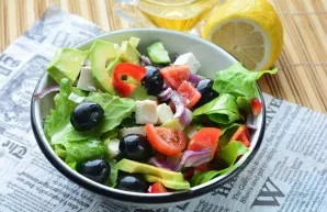 Mix all the crushed ingredients and olives, add spices to taste. If the cheese is salty, then do not salt the salad anymore. Pour the sal...