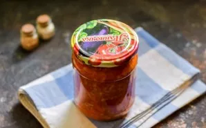 Spread the salad in sterile jars and turn over, wrap in a blanket and leave for a day. After a while, transfer to the pantry.