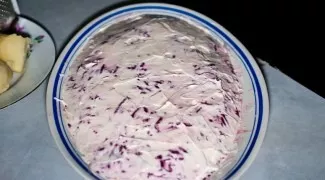 It should be noted that I continue to lay out another layer of fish, vegetables and mayonnaise. Then I put the salad in the fridge for 3 ...