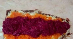 Put the last layer of beets, placing them along the middle.