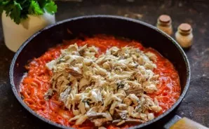 Now put mackerel in a pan, add salt, pepper, sugar.