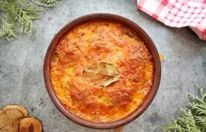 Cover the form with doves with baking foil. Bake in a hot oven for an hour. Then remove the foil and bake for another 10-15 minutes. Afte...