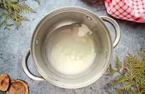 Pour water into a saucepan, pour sugar and pour condensed milk. Put on medium heat and bring to a boil while stirring. Remove from heat a...