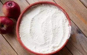 Then layer the remaining flour crumbs. Put the form with the cake to bake in an oven already preheated to 180 degrees for 35-40 minutes.