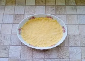 Put half of the crumbs in a baking dish. Press a little and make the edges higher.