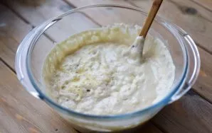 Mix these two mixtures with a spoon.