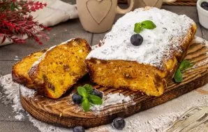 Cut into pieces and serve with tea.