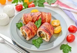 Put the rolls on a plate and serve hot.