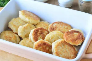 Put the cutlets in a baking dish.