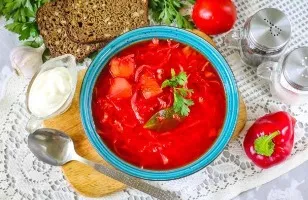 Borscht with bell pepper