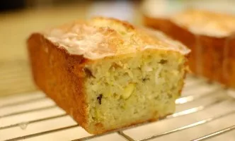 Lemon pie with pistachios and zucchini