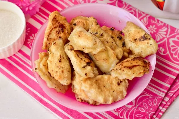 Fried dumplings with cottage cheese