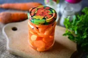 Canned carrots for the winter