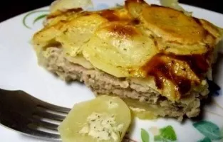 Minced meat with potatoes in the oven