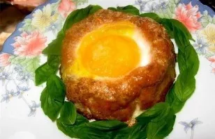 Minced meat nests with cheese