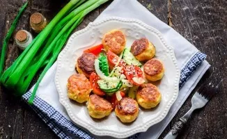 Meatballs with carrots and onions