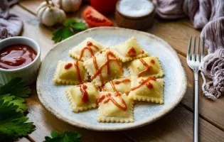 Ravioli with cottage cheese and spinach