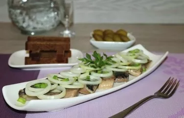 Pickling herring with onion