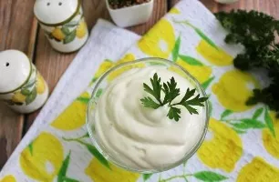 Thick homemade mayonnaise