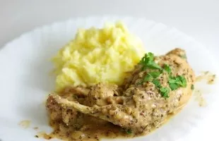 Stewed rabbit legs