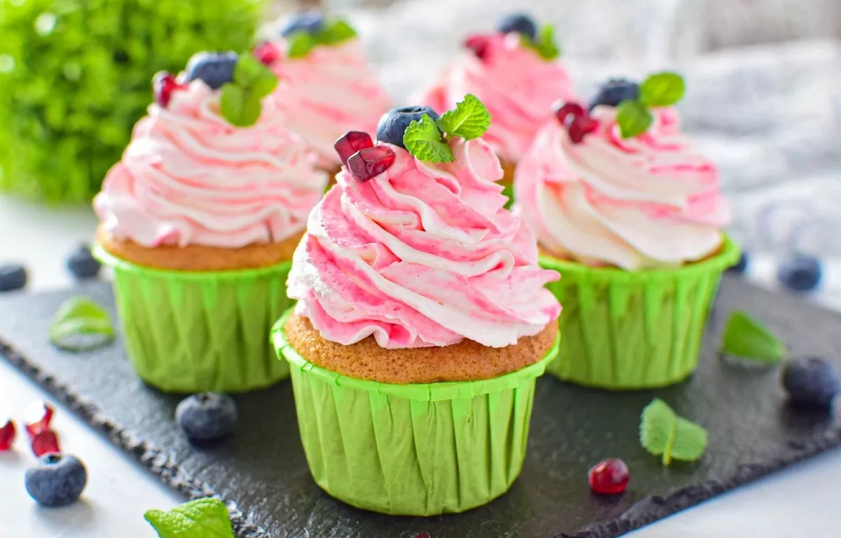 Vanilla cupcakes with cream