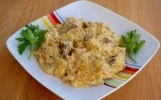 Chicken liver in sour cream sauce