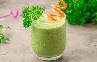 Green smoothie with mint and avocado
