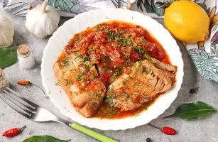 Fish stewed in spicy sauce